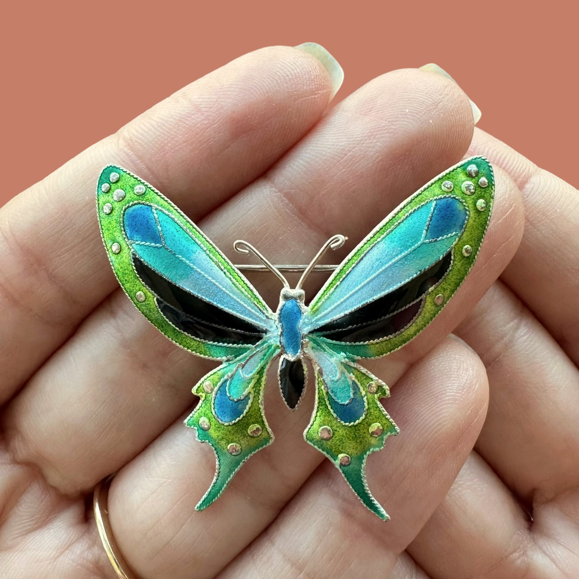Mariposa Earrings - Pin